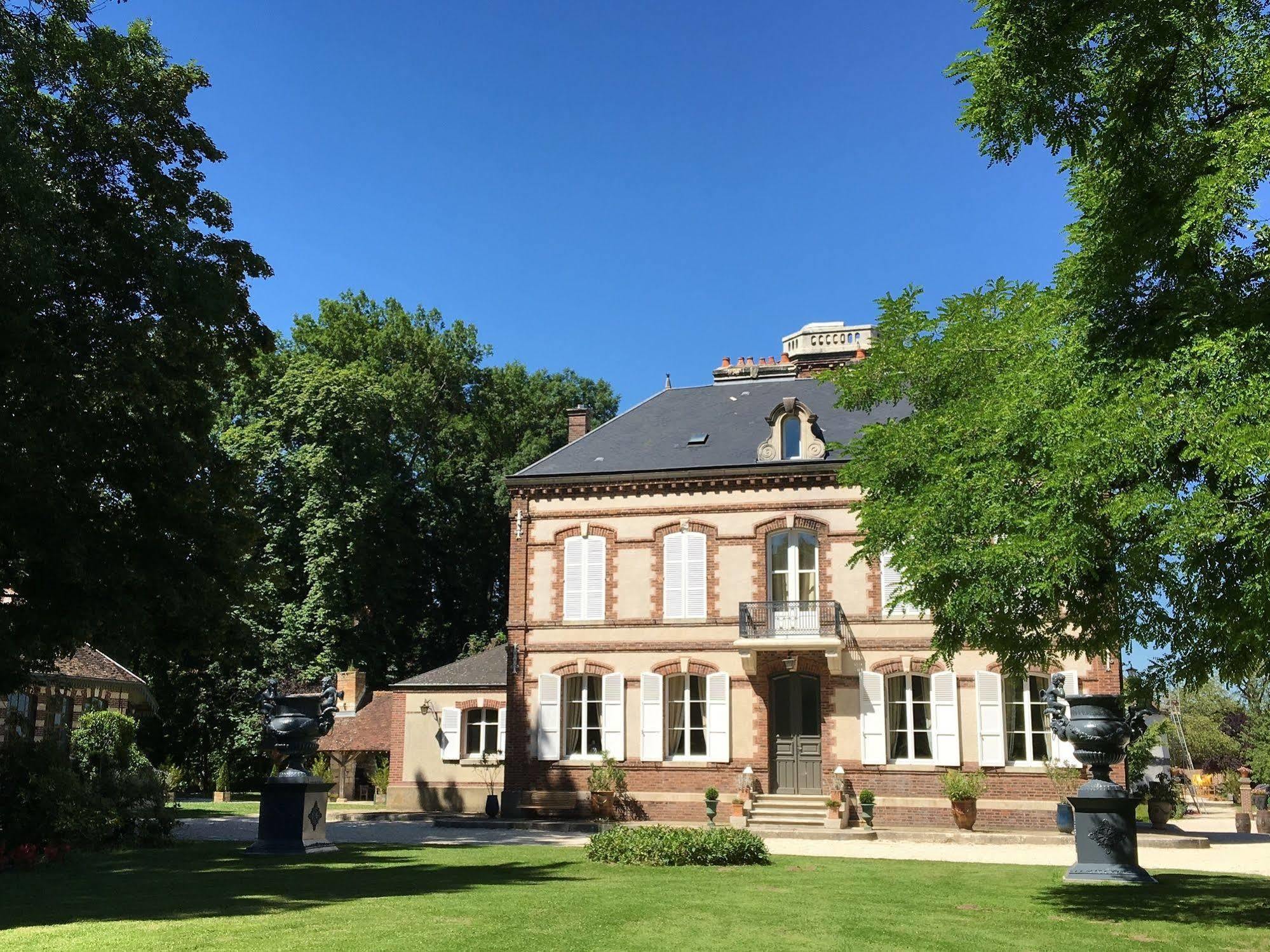 Chateau De Montabert Montaulin Exterior photo